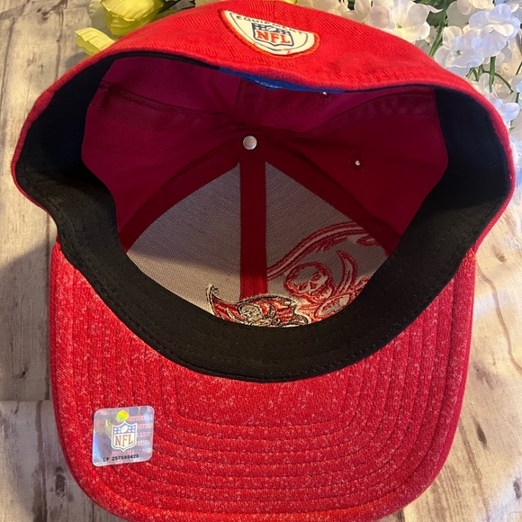 🧢🏈NWT NFL YOUTH Tampa Bay Buccaneers Ball Cap - Picture 3 of 9